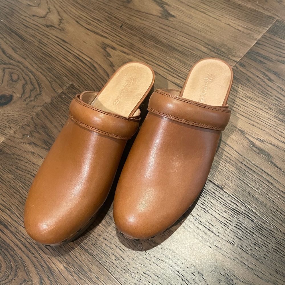 Tan clogs